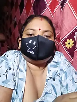 sexypojaa233 online show from August 2026 05:48:01 PM