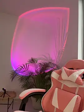 alesziarose  online show from May 2026 10:48:02 PM