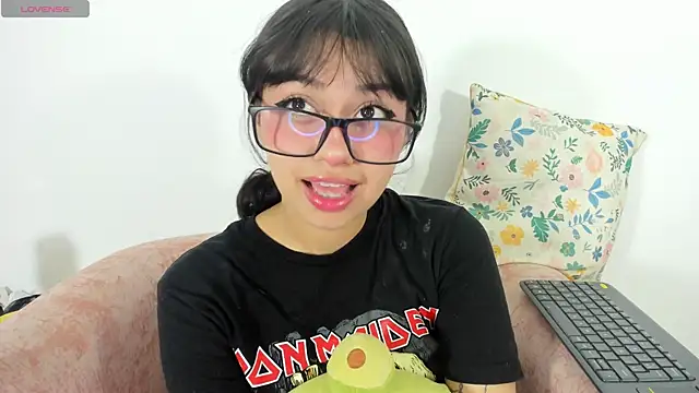 Snapshot of little_dolly3 chatting on April 2026 11:00:02 AM little dolly3 online show from April 2026 11:00:02 AM