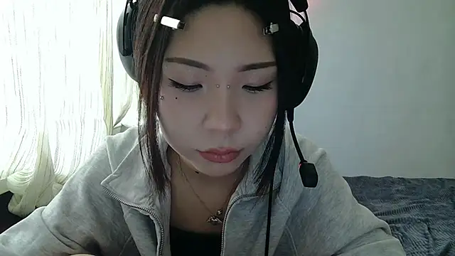 AprilOnilll online show from January 2026 08:30:01 AM