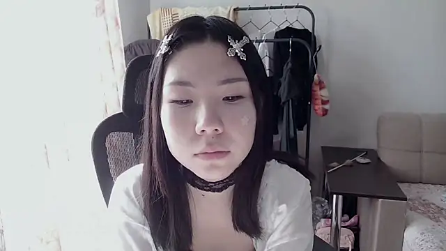 AprilOnilll online show from February 2026 06:12:01 AM