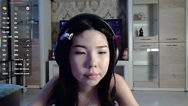 AprilOnilll online show from February 2026 11:53:01 AM