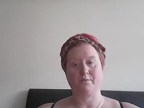 Snapshot of BustyRedxx chatting on May 2026 10:42:02 AM BustyRedxx online show from May 2026 10:42:02 AM