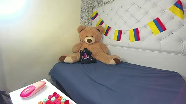 Mia Miller001 online show from June 2026 12:25:01 PM