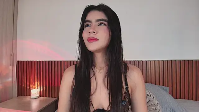 Snapshot of LunaRousse_ chatting on July 2026 03:11:01 AM LunaRousse online show from July 2026 03:11:01 AM