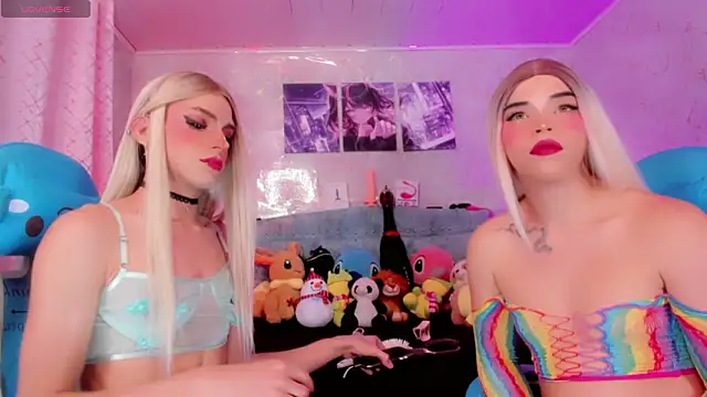 Snapshot of Kate_and_penny chatting on March 2026 05:08:02 AM Kate and penny online show from March 2026 05:08:02 AM