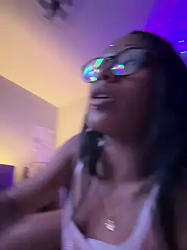 xouniq online show from March 2026 12:25:01 AM