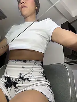 TaylorrHill online show from May 2026 12:27:02 AM
