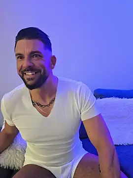 Angelo 33 online show from February 2026 08:01:01 PM