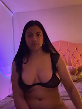 Snapshot of Nina_Belle chatting on February 2026 03:40:01 AM Nina Belle online show from February 2026 03:40:01 AM