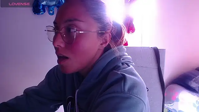 Snapshot of Velvet_Moon33 chatting on February 2026 06:50:01 PM Velvet Moon33 online show from February 2026 06:50:01 PM