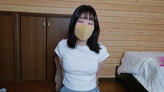 Snapshot of minami_room chatting on June 2026 05:35:02 AM minami room online show from June 2026 05:35:02 AM