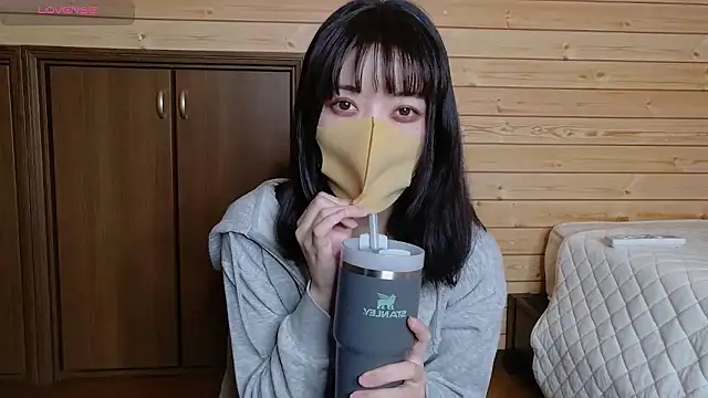 Snapshot of minami_room chatting on June 2026 07:00:01 AM minami room online show from June 2026 07:00:01 AM