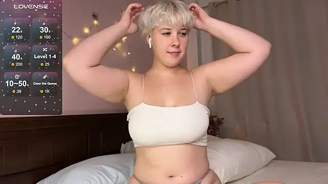 Snapshot of EvaSuunny chatting on March 2026 04:46:01 PM EvaSuunny online show from March 2026 04:46:01 PM