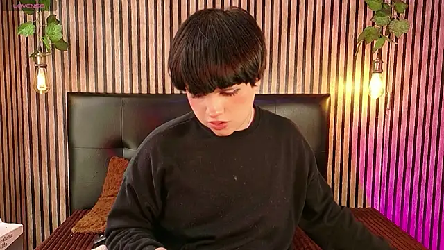 Hiddenhotcake online show from April 2026 07:05:01 PM