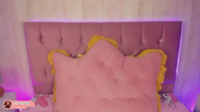 Snapshot of alyy_cut3 chatting on March 2026 09:09:02 PM alyy cut3 online show from March 2026 09:09:02 PM