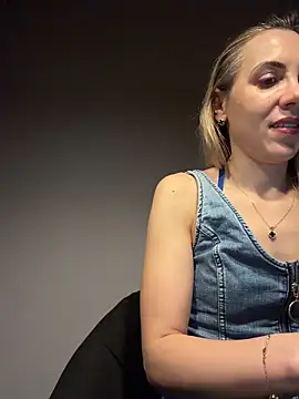 ElenaWhitmore online show from March 2026 10:15:02 PM