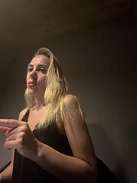 ElenaWhitmore online show from June 2026 10:54:02 PM
