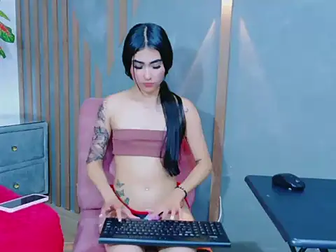 Snapshot of EvelynMoore__ chatting on February 2026 03:55:02 AM EvelynMoore online show from February 2026 03:55:02 AM