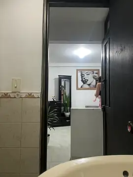Violett hott  online show from June 2026 12:00:02 PM