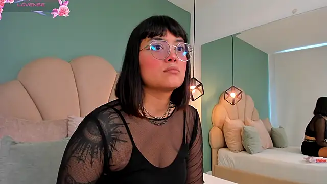 Snapshot of barbara_mmoon chatting on January 2026 04:33:02 PM barbara mmoon online show from January 2026 04:33:02 PM