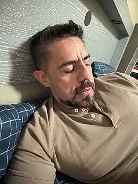 Snapshot of wolfbucker chatting on March 2026 05:24:02 PM wolfbucker online show from March 2026 05:24:02 PM