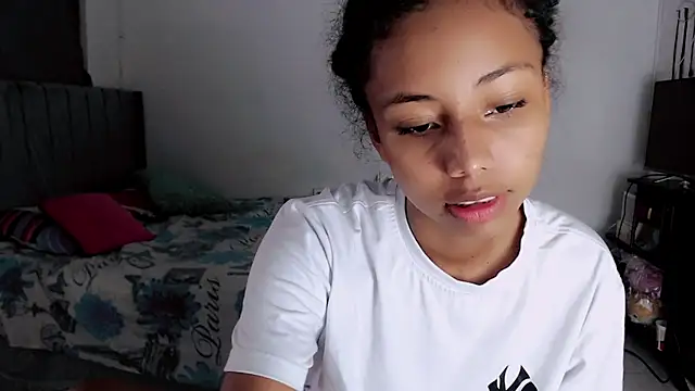 Snapshot of linda_brown_ chatting on February 2026 01:18:02 PM linda brown online show from February 2026 01:18:02 PM