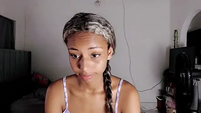 Snapshot of linda_brown_ chatting on March 2026 12:33:02 PM linda brown online show from March 2026 12:33:02 PM