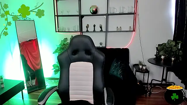 Snapshot of Sacred_Sin_Room chatting on March 2026 01:36:02 PM Sacred Sin Room online show from March 2026 01:36:02 PM