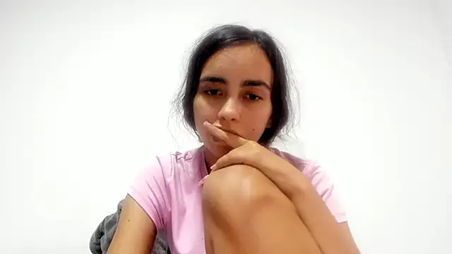 Sarah sumemers online show from April 2026 09:06:02 PM