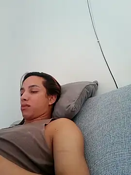 ofjuliaa online show from April 2026 02:43:02 PM
