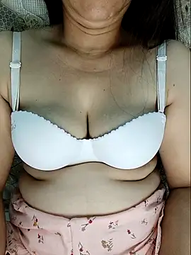 linhha23 online show from May 2026 04:24:02 PM