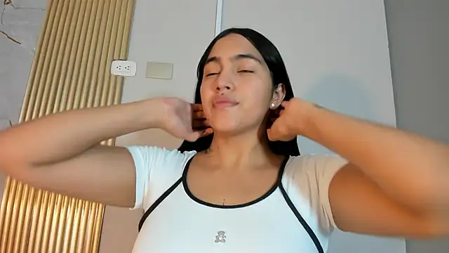 Snapshot of AlanaBlair_ chatting on March 2026 07:33:01 PM AlanaBlair online show from March 2026 07:33:01 PM