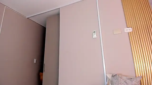 Snapshot of AlanaBlair_ chatting on March 2026 07:29:01 PM AlanaBlair online show from March 2026 07:29:01 PM