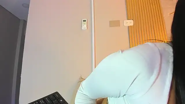 Snapshot of AlanaBlair_ chatting on March 2026 07:48:01 PM AlanaBlair online show from March 2026 07:48:01 PM