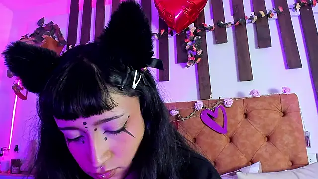 Snapshot of MeowMota_ chatting on February 2026 06:04:02 PM MeowMota online show from February 2026 06:04:02 PM