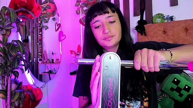 Snapshot of MeowMota_ chatting on March 2026 06:13:01 PM MeowMota online show from March 2026 06:13:01 PM