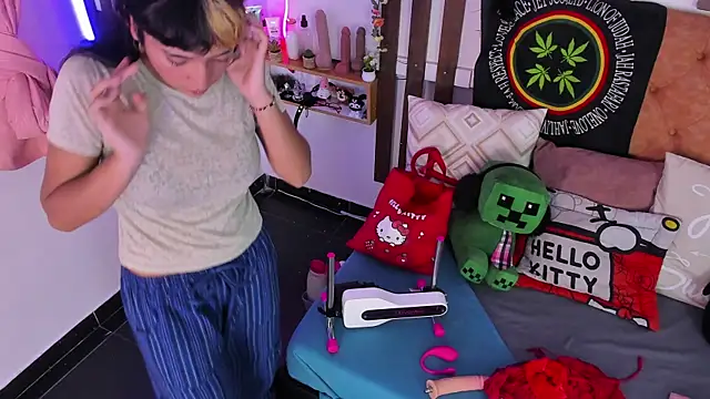 MeowMota  online show from May 2026 06:13:01 PM