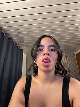 Snapshot of SofiaMante_ chatting on June 2026 09:06:01 PM SofiaMante online show from June 2026 09:06:01 PM