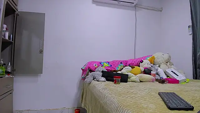 vennuss19 online show from February 2026 09:56:02 PM