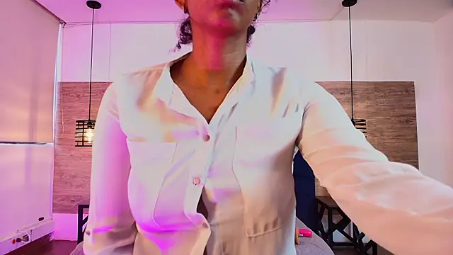 Ellie-Alves online show from June 2026 05:06:02 PM