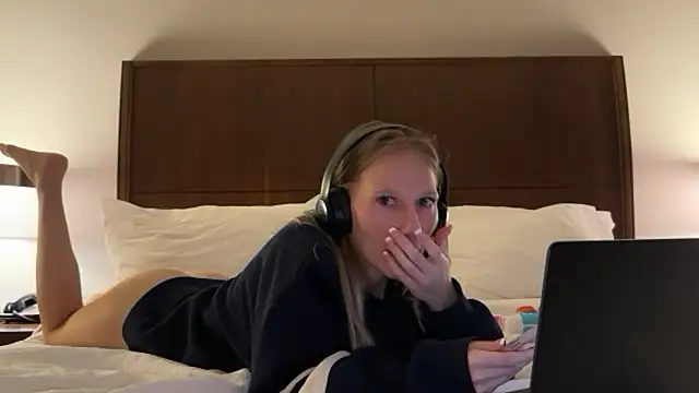 Snapshot of mysunidreamss chatting on March 2026 02:11:01 AM mysunidreamss online show from March 2026 02:11:01 AM