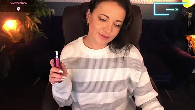 Dafni Monn online show from October 2025 05:30:01 AM