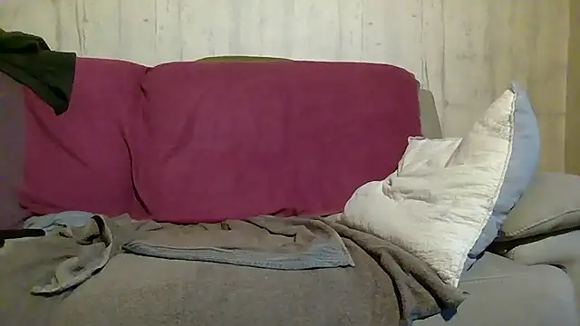 Helinetrav online show from May 2026 06:47:01 PM