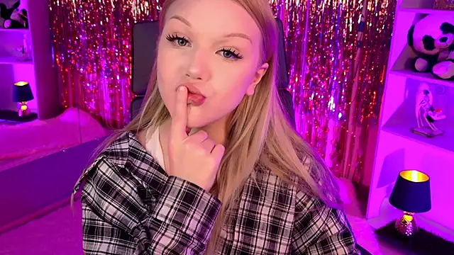 ChloeWhite online show from March 2026 04:07:01 PM