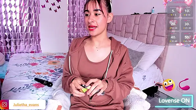 Snapshot of Julietha-evans chatting on March 2026 07:28:02 PM Julietha-evans online show from March 2026 07:28:02 PM