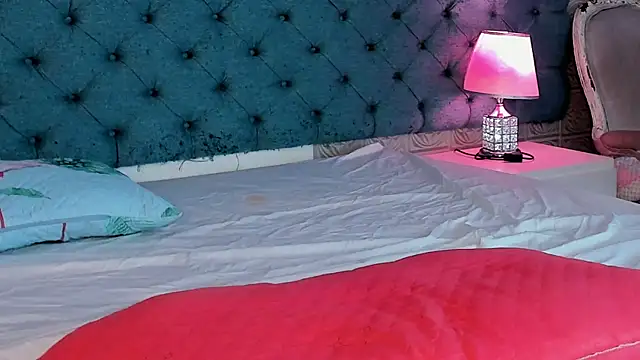 TinyRosee online show from February 2026 02:48:01 PM