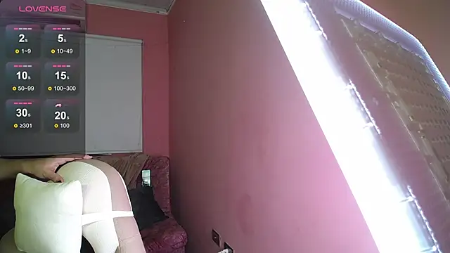 Snapshot of FoxySmile chatting on February 2026 08:07:02 PM FoxySmile online show from February 2026 08:07:02 PM