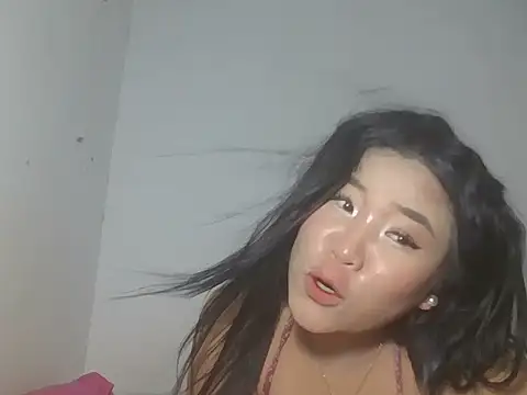 Zyeiii online show from June 2026 06:00:02 PM
