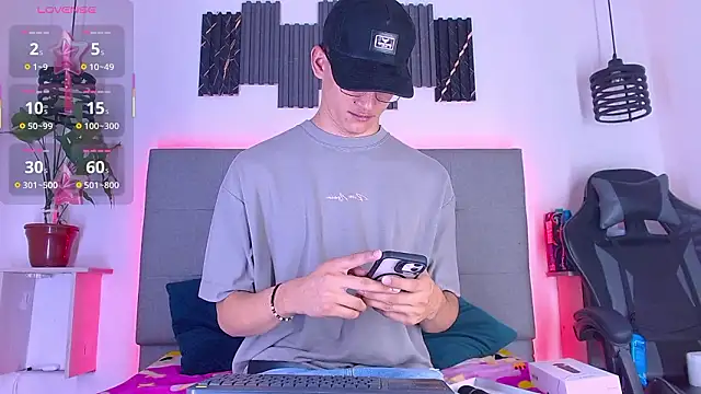 Snapshot of Sophi_and_Jack chatting on March 2026 11:09:01 PM Sophi and Jack online show from March 2026 11:09:01 PM